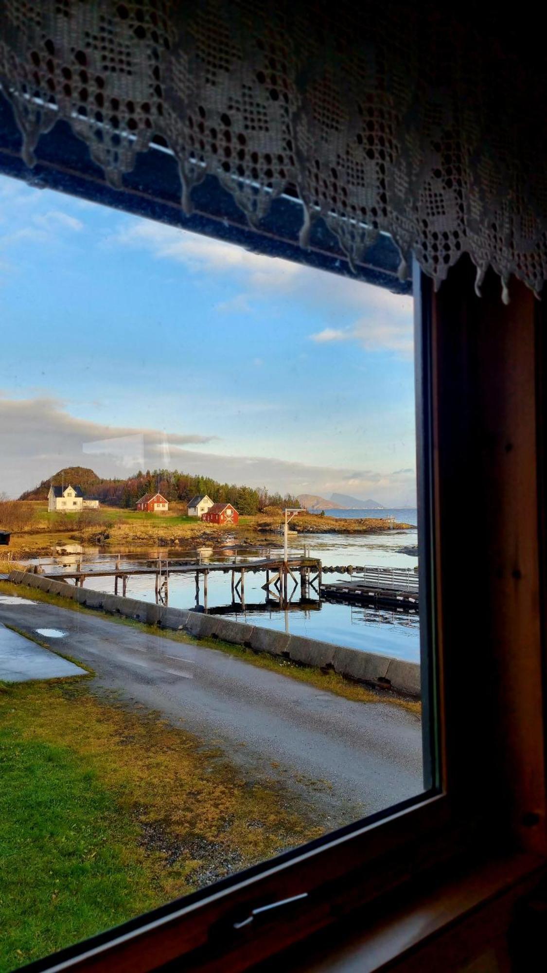 Laukvik Senja Hotel Botnhamn Екстериор снимка